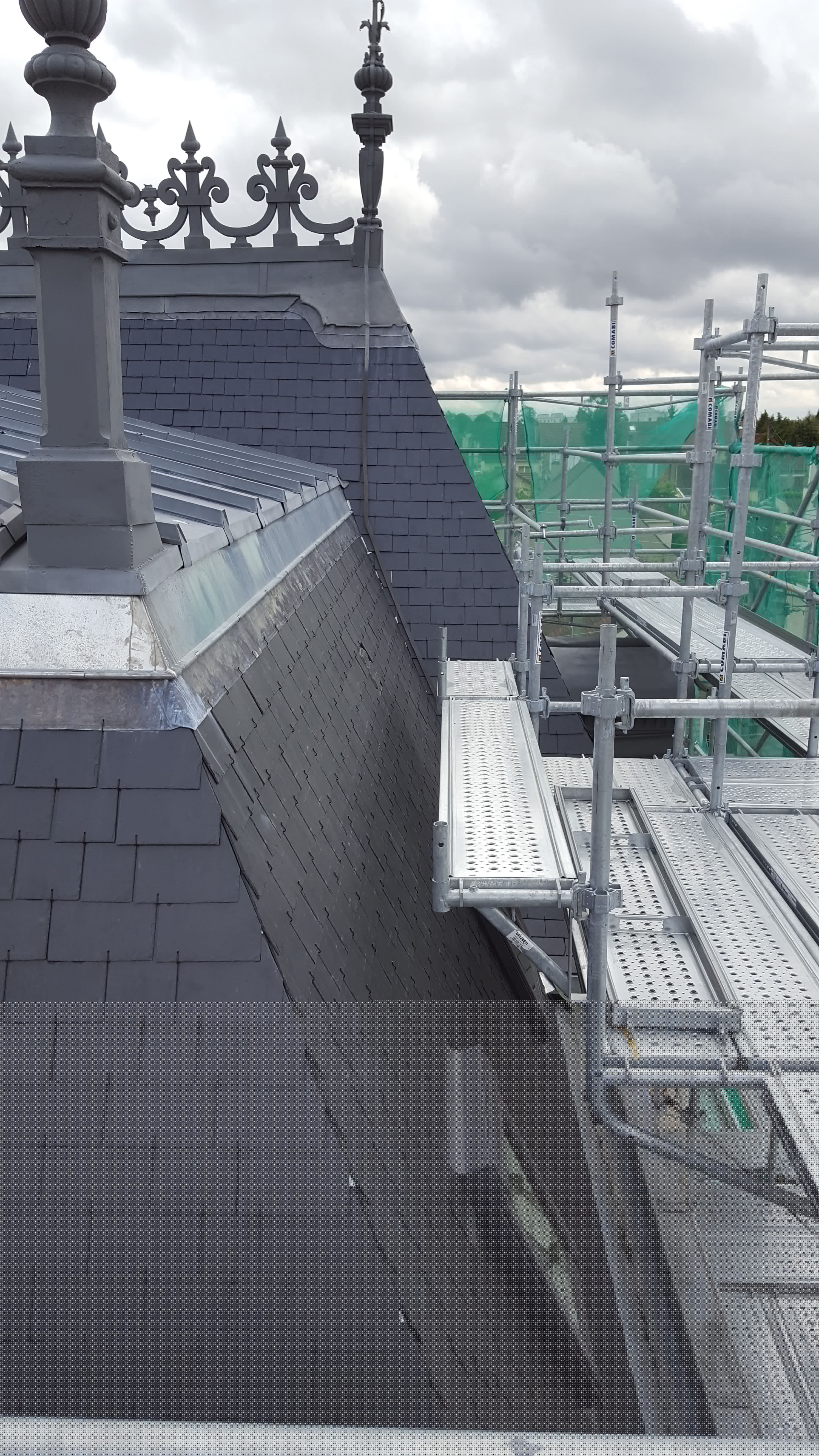 Rénovation toiture ardoise immeuble parisien - NR Couverture Paris Île-de-France