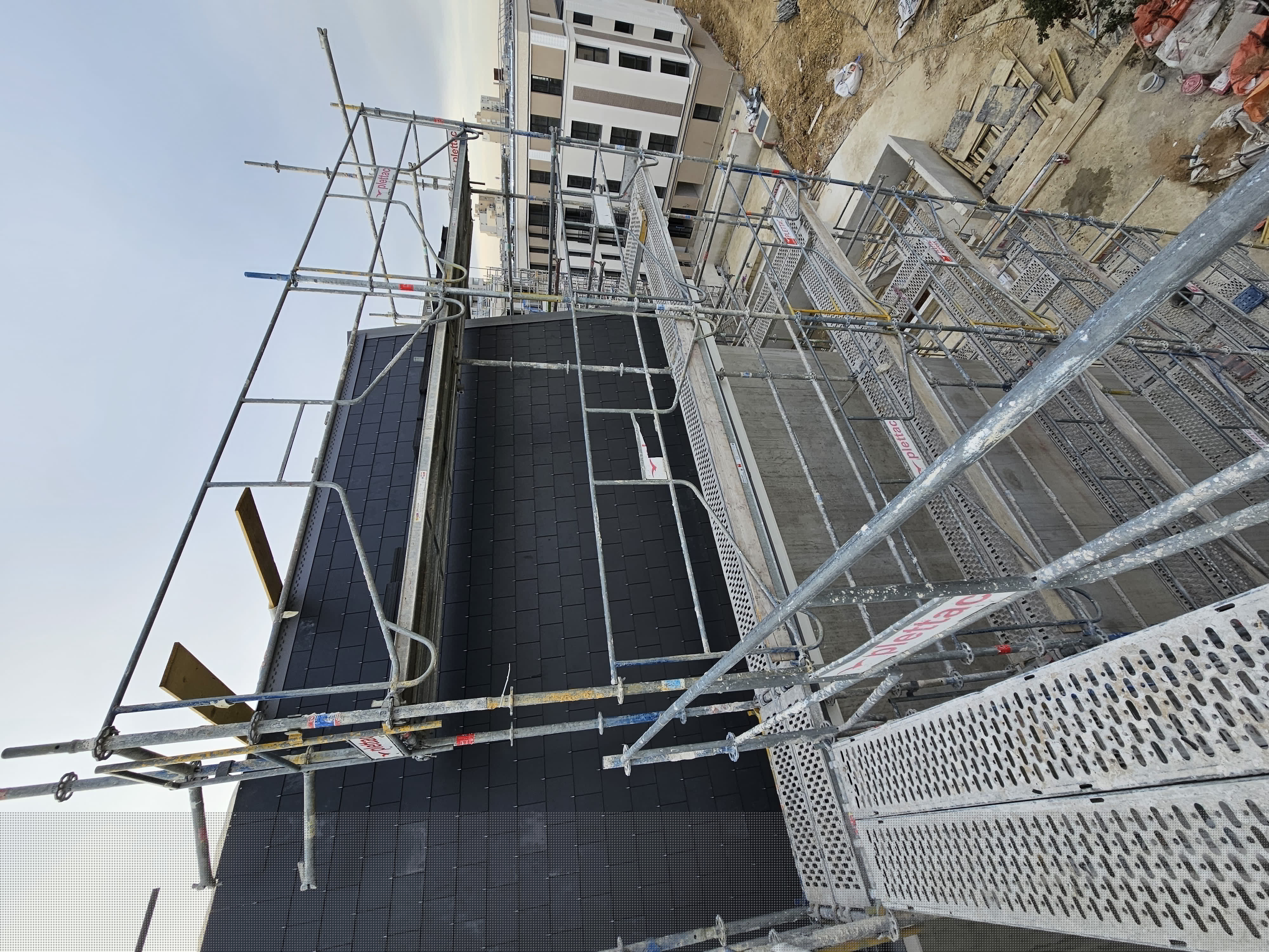 Chantier rénovation toiture tuiles - NR Couverture Montfermeil 93